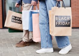 Einkaufen am Black-Friday kann dir zwar Nerven kosten, aber viel Geld sparen.